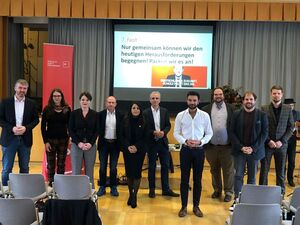 Foto: Laura Petralito Von links nach rechts: Jonas Hoffmann, Lisa Mathys, Sarah Wyss, Guido Vogel, Edibe Goelgeli, Marti